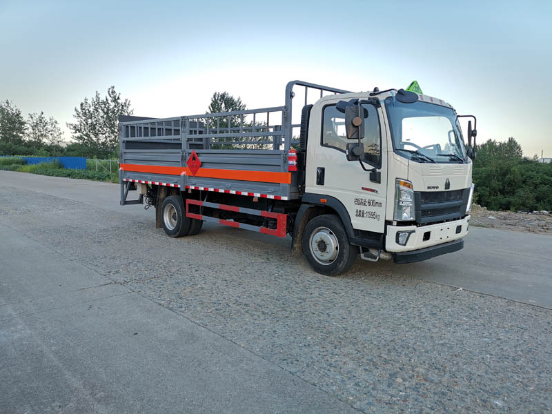 大力牌DLQ5122TQPZZ6型氣瓶運(yùn)輸車